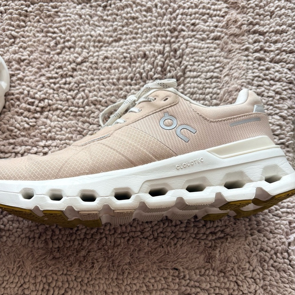 On Running Women’s Cloudtec Lace-Up Sneakers in Beige and Yellow Accents - Picture 4 of 6